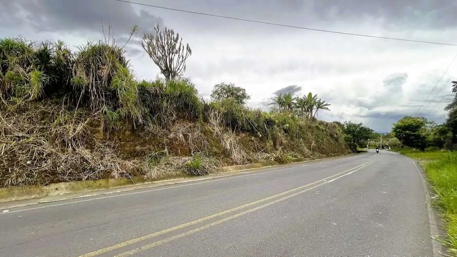 HERMOSA CASA EN UN AMPLIO LOTE EN CARRIZAL, ALAJUELA - Imagen 6