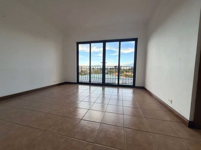 Se ALQUILA: Amplio Apartamento en Bello Horizonte - Imagen 7