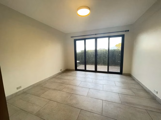 Se ALQUILA: Amplio Apartamento en Bello Horizonte - Imagen 9
