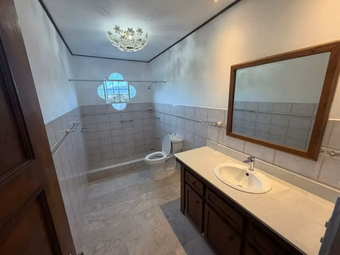 Se ALQUILA: Amplio Apartamento en Bello Horizonte - Imagen 13