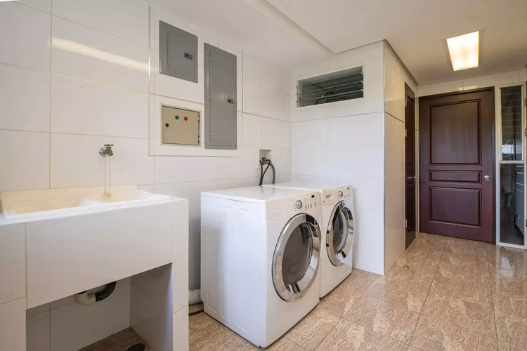 Apartamento de lujo de estilo europeo en Laureles, Escazú - Imagen 6