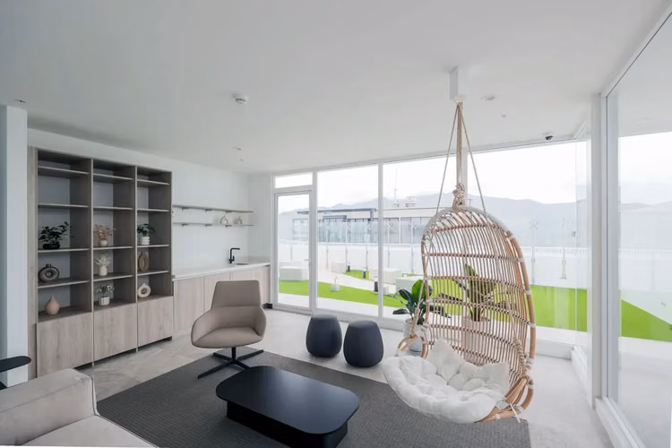 Contemporary City View Apartment in Nunciatura