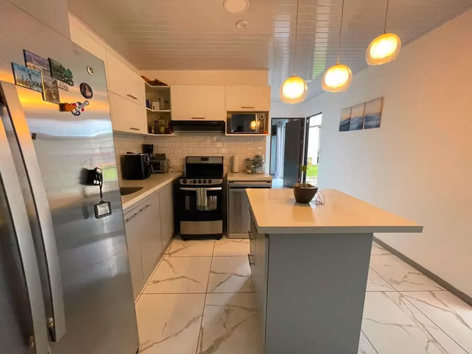 Casa moderna y elegante en Zaragoza de Palmares con excelente ubicación. - Imagen 17