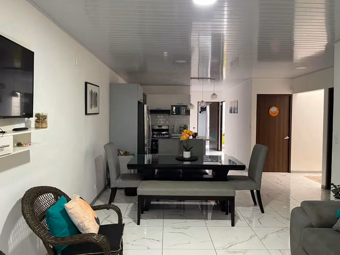 Casa moderna y elegante en Zaragoza de Palmares con excelente ubicación. - Imagen 12
