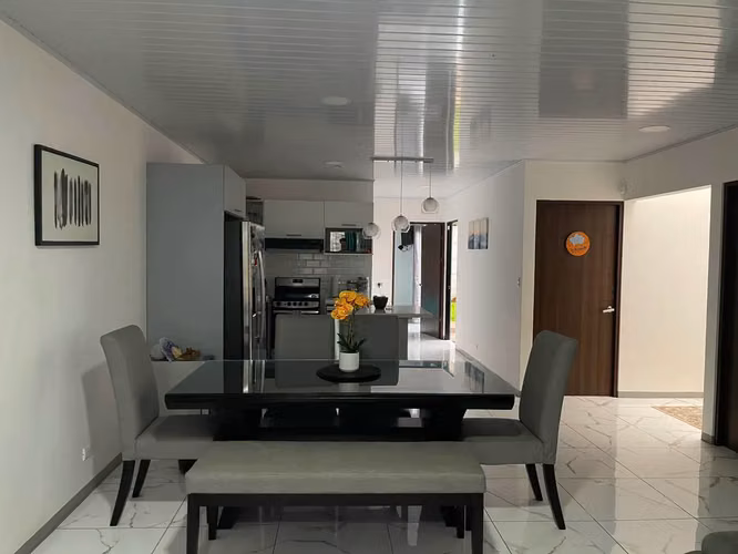 Casa moderna y elegante en Zaragoza de Palmares con excelente ubicación. - Imagen 10