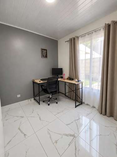 Moderna y elegante casa en Zaragoza de Palmares con una excelente ubicación.