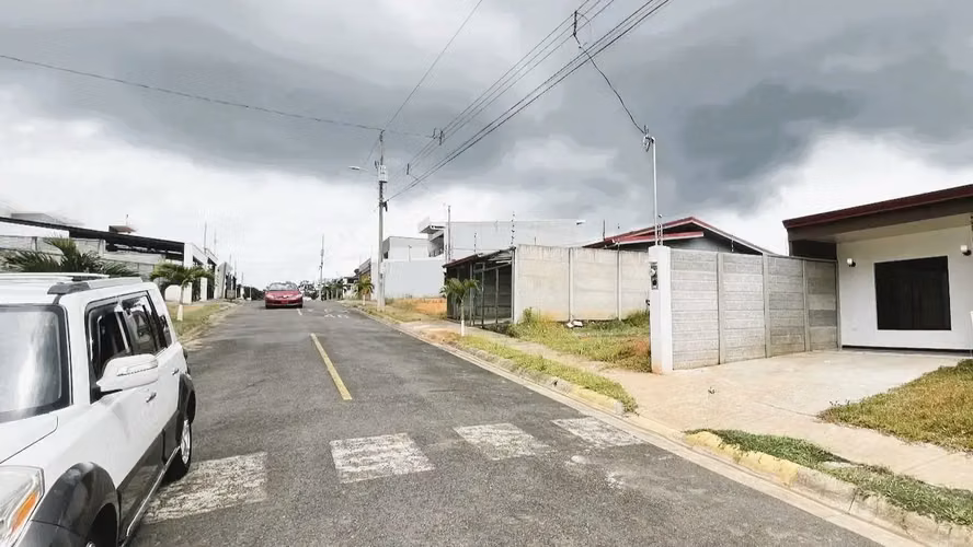 HERMOSA CASA EN VENTA EN PALMARES, ALAJUELA - Imagen 3