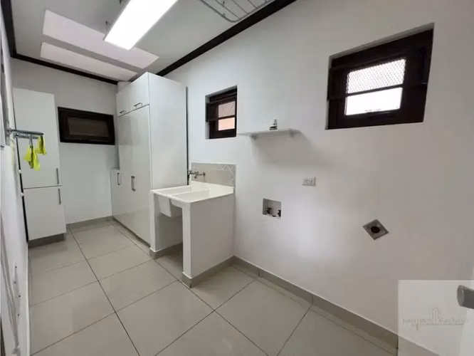 Lujosa Residencia Moderna en Curridabat con Vistas Panorámicas a la Montaña - Imagen 14
