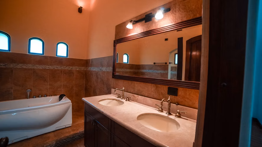 SALE / Majesty and Exclusivity in Santa Ana! Your Dream Haven Awaits