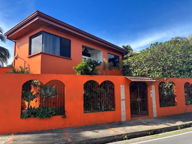 VENTA / Lote con dos casas para remodelar - Imagen 2