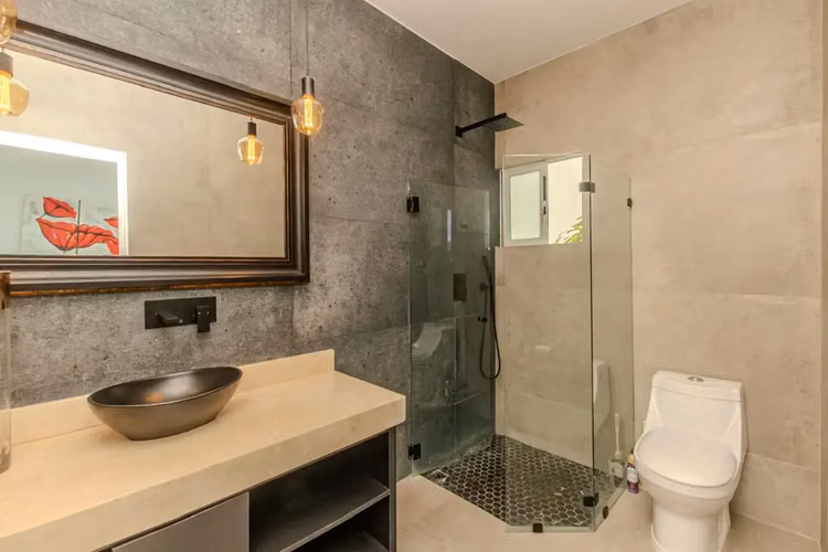 Lujosa casa de 5 recámaras y 6 baños en alquiler en la exclusiva Hacienda Los Reyes, Guácima | Piscina y diseño moderno - Imagen 17
