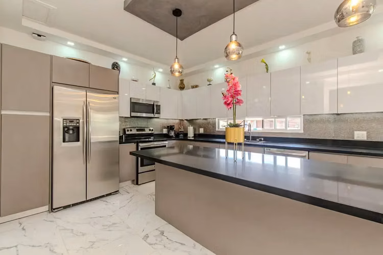 Lujosa casa de 5 recámaras y 6 baños en alquiler en la exclusiva Hacienda Los Reyes, Guácima | Piscina y diseño moderno - Imagen 3