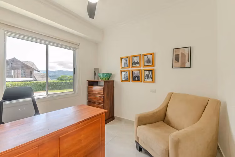 Lujosa casa de 5 recámaras y 6 baños en alquiler en la exclusiva Hacienda Los Reyes, Guácima | Piscina y diseño moderno - Imagen 16