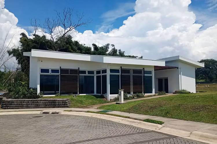 Lote residencial de primera categoría en el complejo cerrado Dulua Condominiums, Grecia: construya la casa de sus sueños en Costa Rica. - Imagen 3