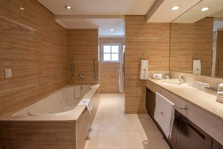 Amplio apartamento moderno de 4 recámaras y 5 baños en Laureles Este de Escazú - Imagen 6