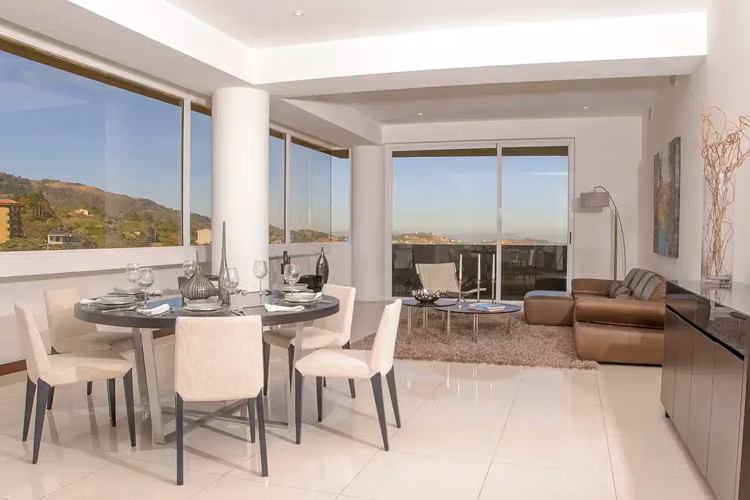 Vistas panorámicas y estilo de vida de resort: Moderno apartamento de 3 habitaciones y 3 baños en San Rafael. - Imagen 8
