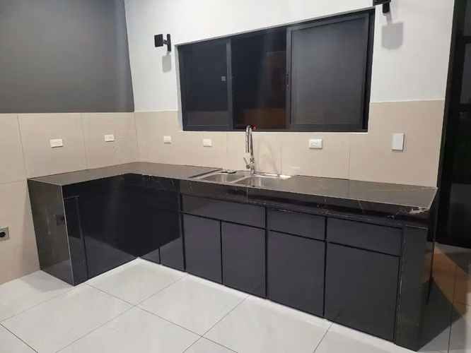 Amplia propiedad en Grecia con dos casas independientes, ideal para familia y alquiler. - Imagen 13