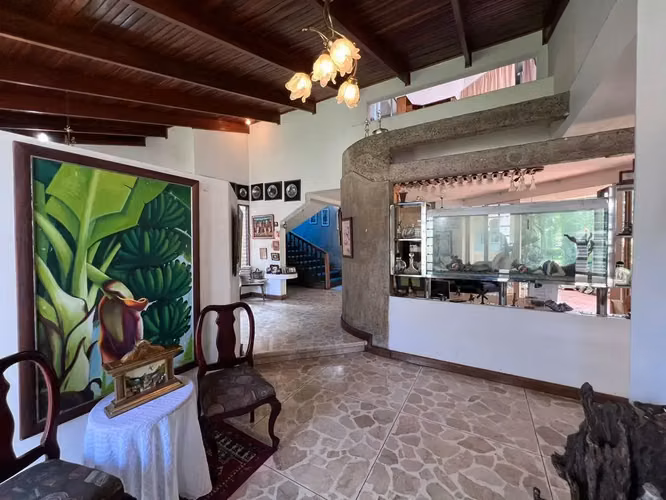 Spacious 5-Bedroom Property in Rohrmoser, San José