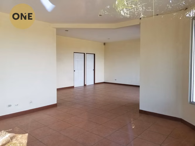Sólida inversión en Limón: Propiedad comercial consolidada en Siquirres - Imagen 4
