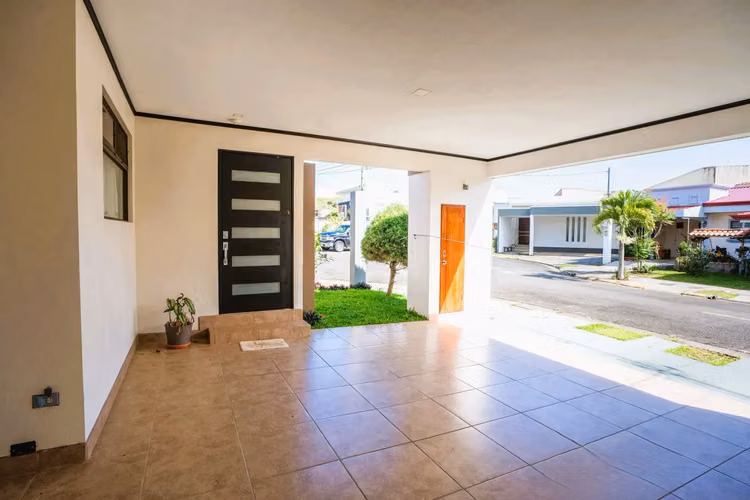 HERMOSA CASA EN SAN RAMÓN, ALAJUELA – IDEAL PARA VIVIR O INVERTIR - Imagen 3