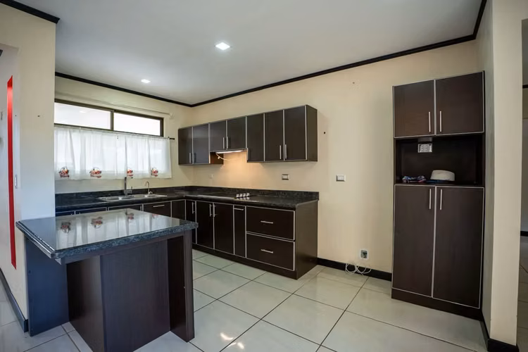 HERMOSA CASA EN SAN RAMÓN, ALAJUELA – IDEAL PARA VIVIR O INVERTIR - Imagen 7