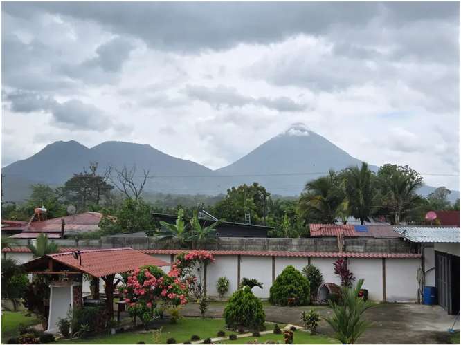 Villa Fortuna con excelente vista al Volcán Arenal - Imagen 7