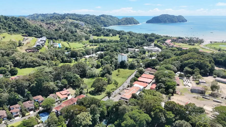 Villa de lujo ultramoderna de 4 dormitorios con piscina en Herradura, Costa Rica