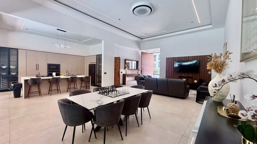 Villa de lujo ultramoderna de 4 dormitorios con piscina en Herradura, Costa Rica