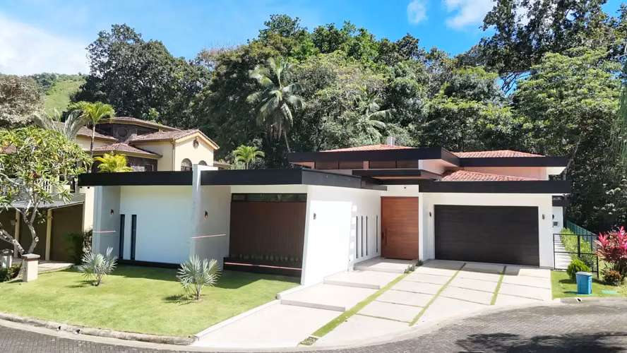 Villa de lujo ultramoderna de 4 dormitorios con piscina en Herradura, Costa Rica