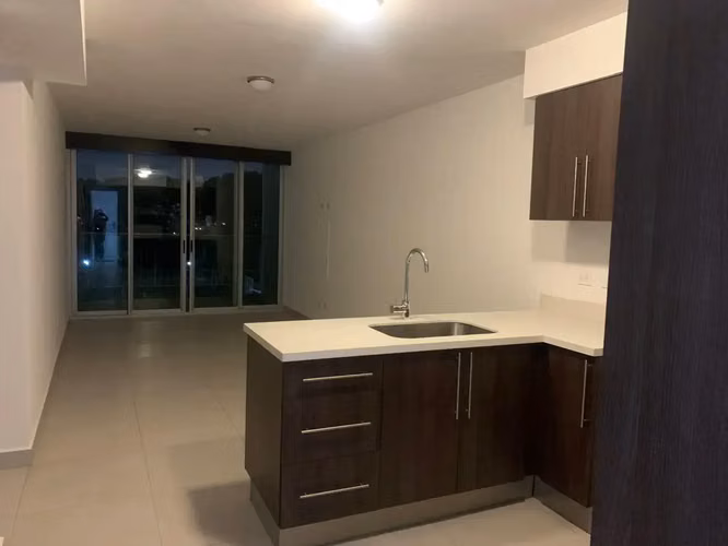 Apartamento moderno de 2 dormitorios y 2 baños en San Pablo, Heredia con balcón y concepto abierto. - Imagen 11