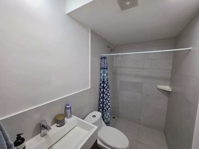 Apartamento moderno de 2 dormitorios y 2 baños en San Pablo, Heredia con balcón y concepto abierto. - Imagen 9