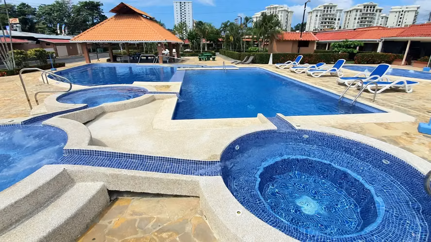 Encantador condominio de 4 habitaciones en Las Villas Paraíso: ¡Perfecto para una familia o para generar ingresos! En el centro de Jacó. - Imagen 3