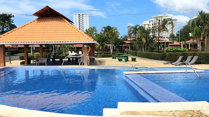 Encantador condominio de 4 habitaciones en Las Villas Paraíso: ¡Perfecto para una familia o para generar ingresos! En el centro de Jacó. - Imagen 4
