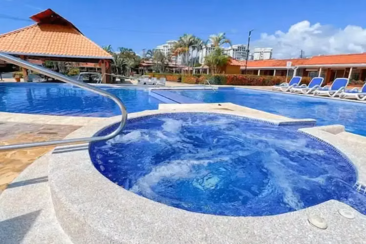 Encantador condominio de 4 habitaciones en Las Villas Paraíso: ¡Perfecto para una familia o para generar ingresos! En el centro de Jacó. - Imagen 9