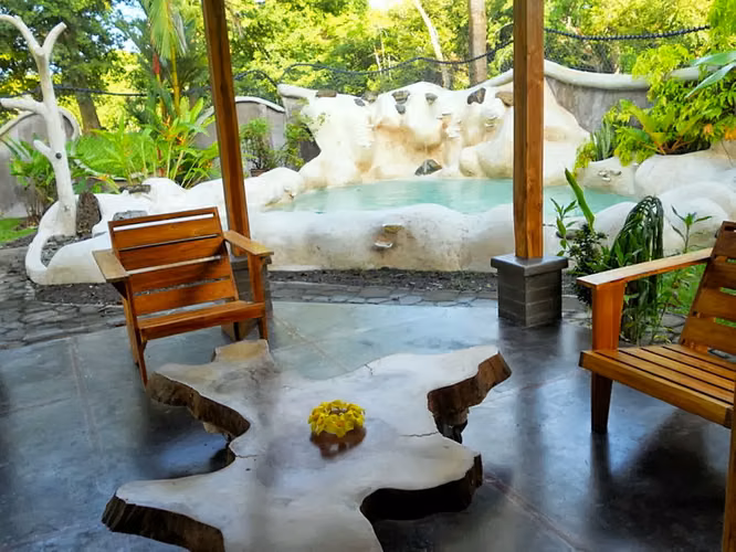Casa de playa inspirada en Gaudí en Mal País - Imagen 5