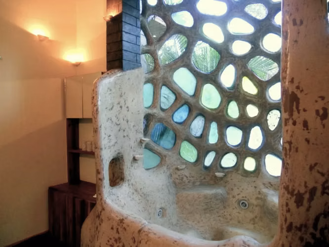 Casa de playa inspirada en Gaudí en Mal País - Imagen 18
