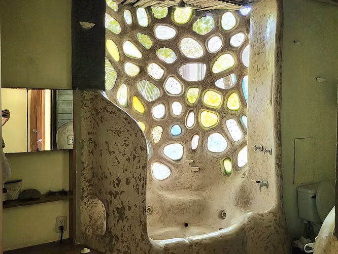 Casa de playa inspirada en Gaudí en Mal País - Imagen 16