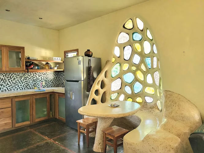 Casa de playa inspirada en Gaudí en Mal País - Imagen 7
