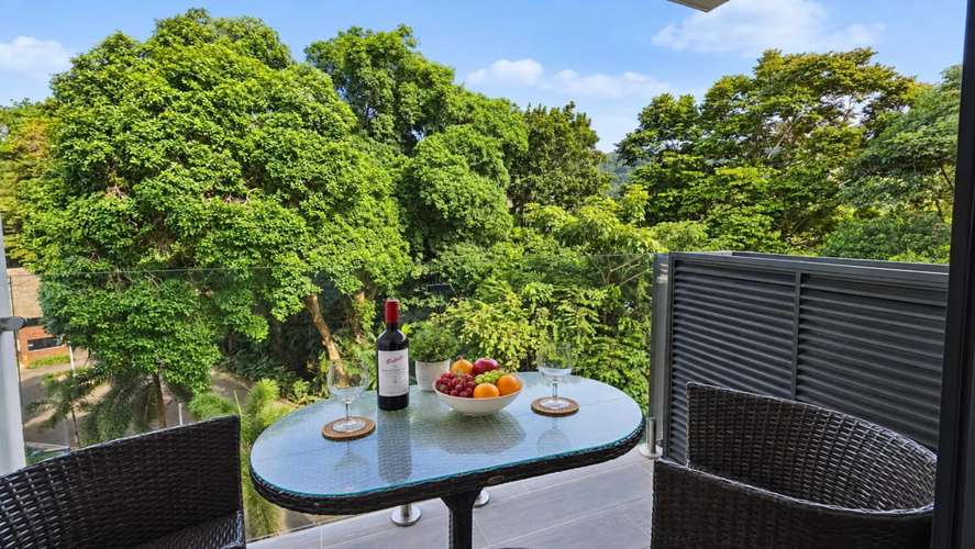 Torres del Mar 2501: Apartamento Premium de 2 Dormitorios en Piso 5 con Vistas a la Selva Tropical