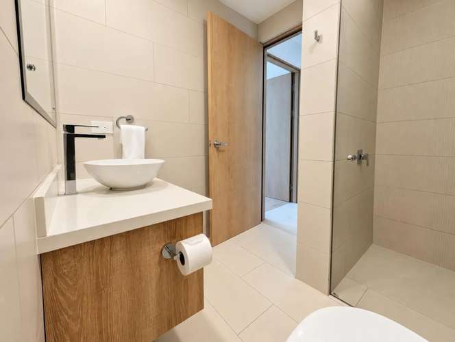 Torres del Mar 2501: Apartamento Premium de 2 Dormitorios en Piso 5 con Vistas a la Selva Tropical