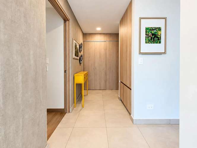 Torres del Mar 2501: Apartamento Premium de 2 Dormitorios en Piso 5 con Vistas a la Selva Tropical