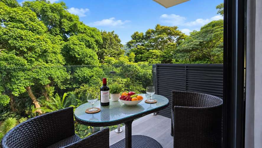 Torres del Mar 2501: Apartamento Premium de 2 Dormitorios en Piso 5 con Vistas a la Selva Tropical