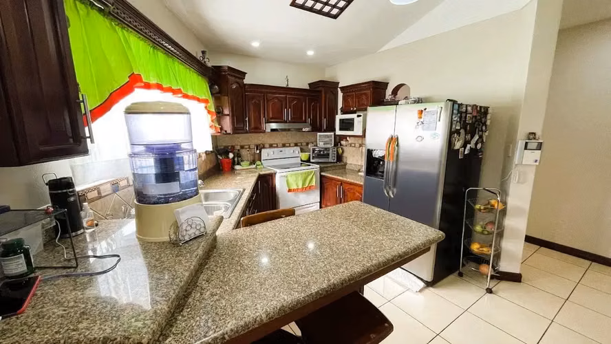 PROPIEDAD RESIDENCIAL EN VENTA EN SAN RAMOM, ALAJUELA - Imagen 6