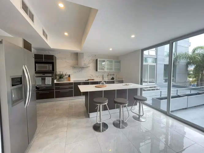 Apartamento de lujo de 3 habitaciones en una comunidad segura de Escazú - Imagen 4