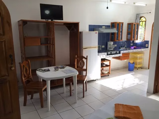 Bella propiedad en el centro de Jaco con alto potencial vacaional.!! - Imagen 10