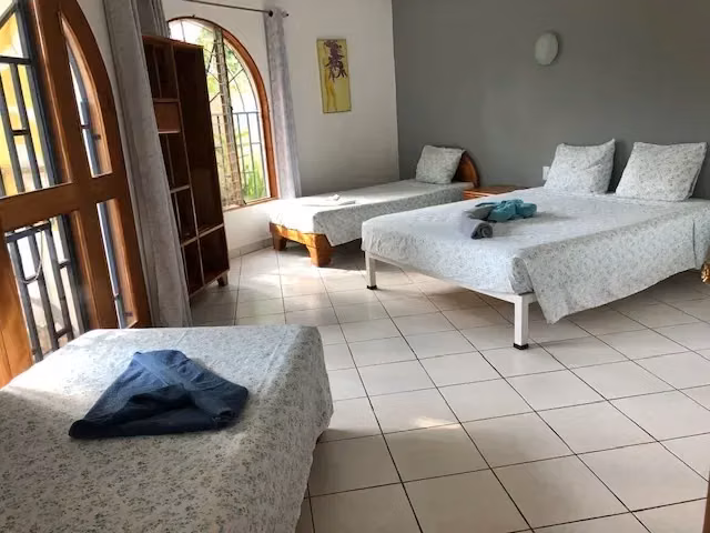 Bella propiedad en el centro de Jaco con alto potencial vacaional.!! - Imagen 6
