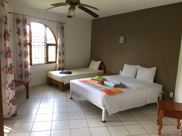 Bella propiedad en el centro de Jaco con alto potencial vacaional.!! - Imagen 20