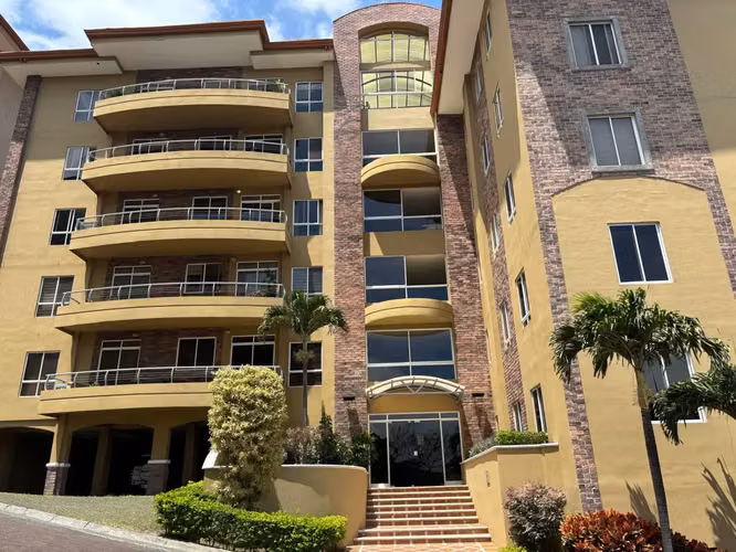 Rent / Lovely Apartment in Valle Arriba Condominium, San Rafael de Escazu, San Jose