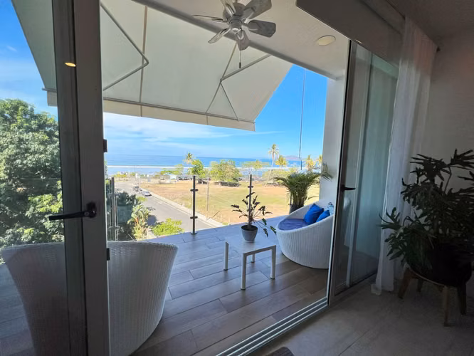 Impresionante apartamento de 2 dormitorios con vista al mar en venta en Sunset Blvd, Jaco Playa