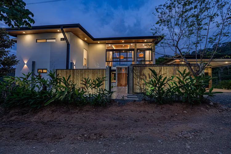 Nuevo oasis de lujo con vista al mar en Bahía Ballena, Costa Rica: 5 habitaciones, piscina infinita y vistas al atardecer. - Imagen 15